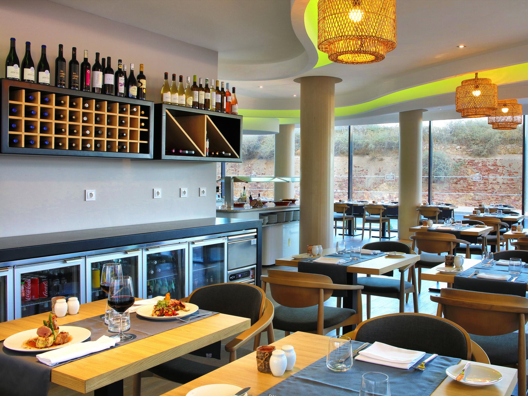 Jupiter Marina Hotel - Couples & Spa (Adults Only) Portimao Bagian luar foto